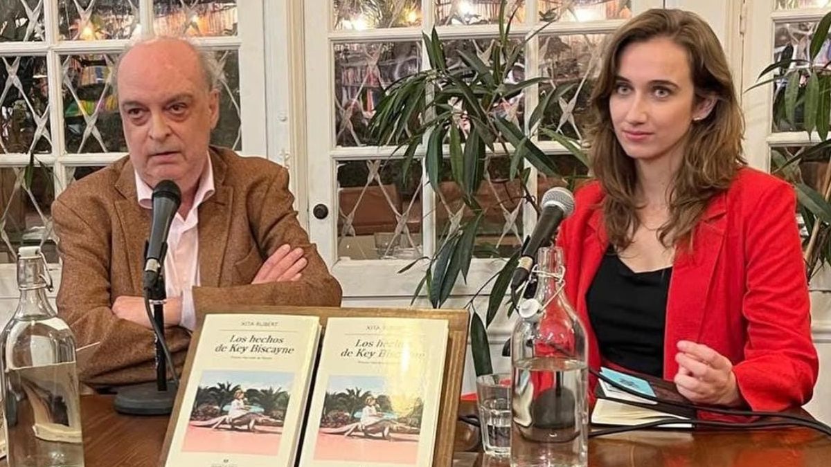 La escritora Xita Rubert en la presentación de La escritora Xita Rubert en la presentación de