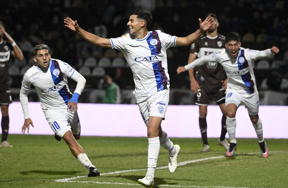 Mariano Santiago le dio a Godoy Cruz la clasificación en la Copa de la Liga. Mariano Santiago le dio a Godoy Cruz la clasificación en la Copa de la Liga.