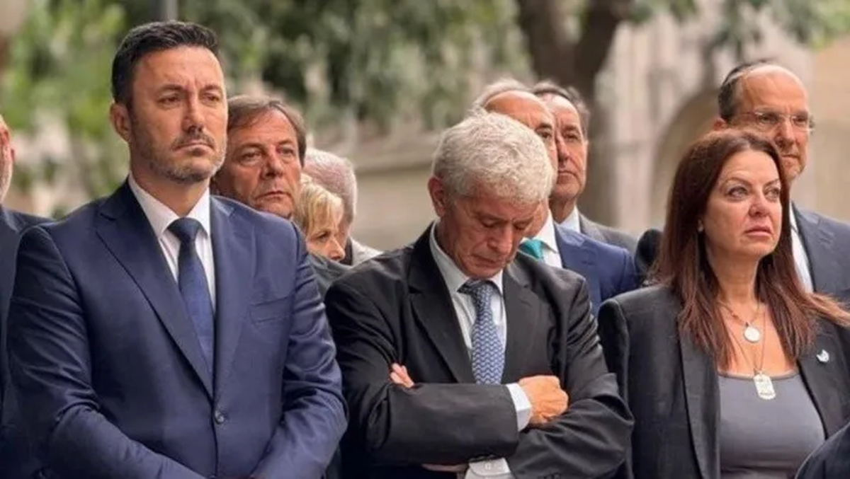 Luis Petir con los ministros de Justicia, Mariano Cúneo Liberano y de Capital Humano, Sandra Pettovello. Luis Petir con los ministros de Justicia, Mariano Cúneo Liberano y de Capital Humano, Sandra Pettovello.