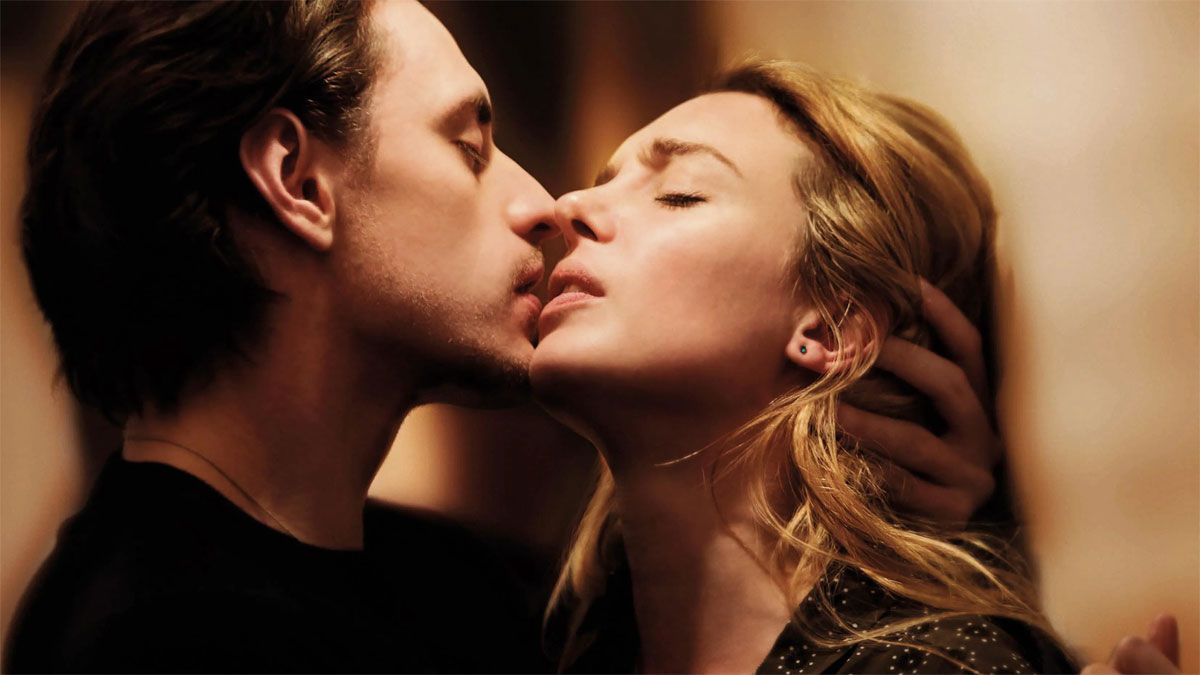 La película de Netflix contiene escenas bastante picantes. La película de Netflix contiene escenas bastante picantes.