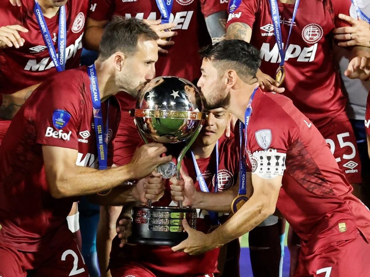 Lautaro Acosta se retir&oacute; siendo campe&oacute;n de la Copa Sudamericana.