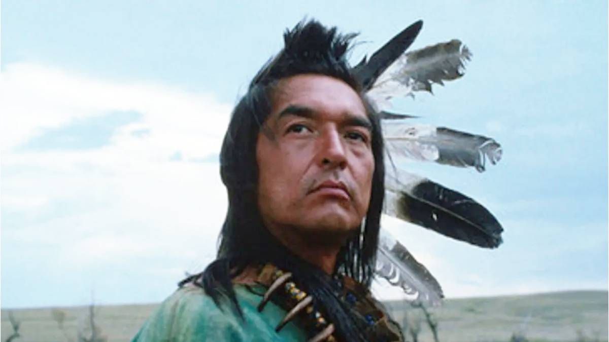 Graham Greene. El actor canadiense tuvo un destacado papel en Danza con Lobos con Kevin Costner. 
