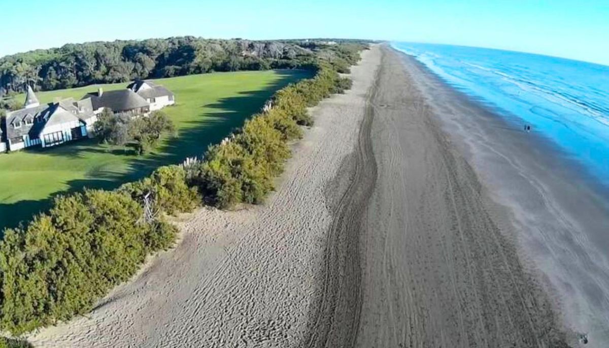 Aguas Verdes es una localidad del partido de La Costa.  Aguas Verdes es una localidad del partido de La Costa. 