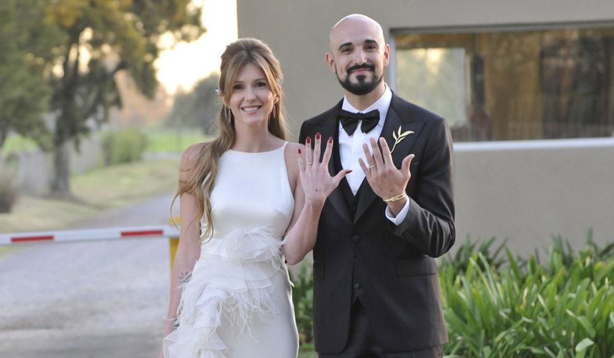 El look de Mora Calabrese para su boda con Abel Pintos