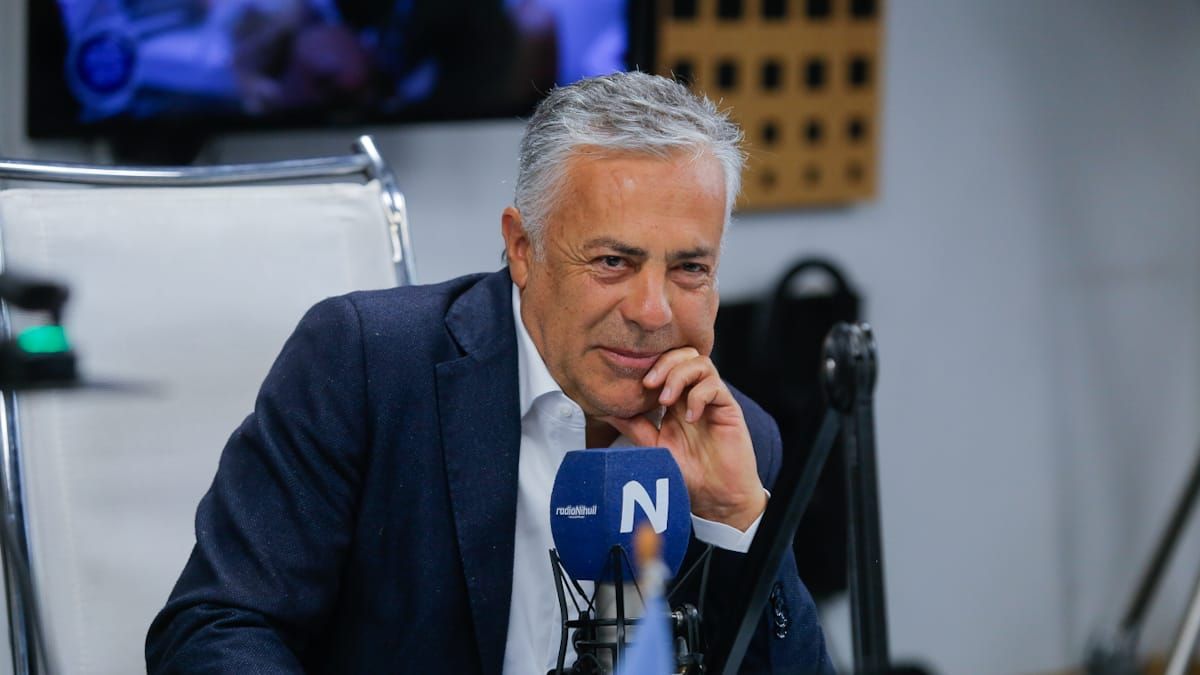 Alfredo Cornejo durante una entrevista en Radio Nihuil. Alfredo Cornejo durante una entrevista en Radio Nihuil.