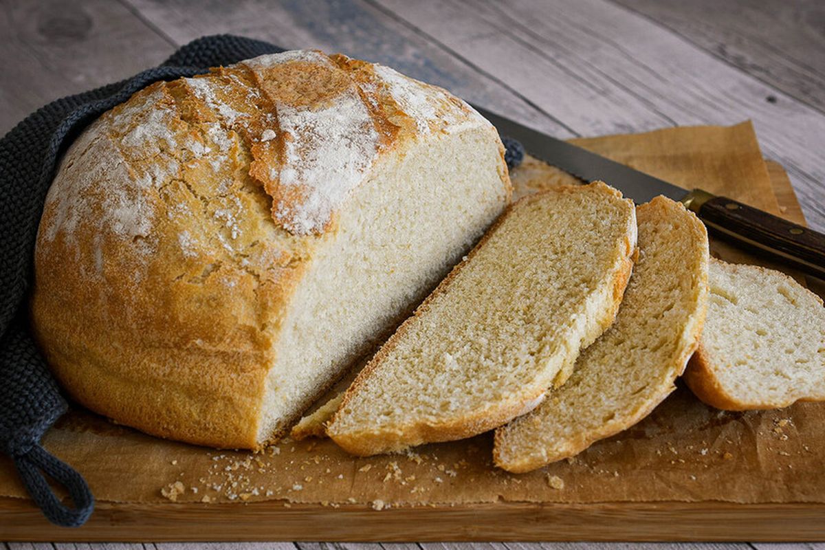 El pan hecho con la panificadora es mejor comerlo el mismo día, aunque si lo guarda en un recipiente hermético puede durar 2 a 3 días según el tipo El pan hecho con la panificadora es mejor comerlo el mismo día, aunque si lo guarda en un recipiente hermético puede durar 2 a 3 días según el tipo