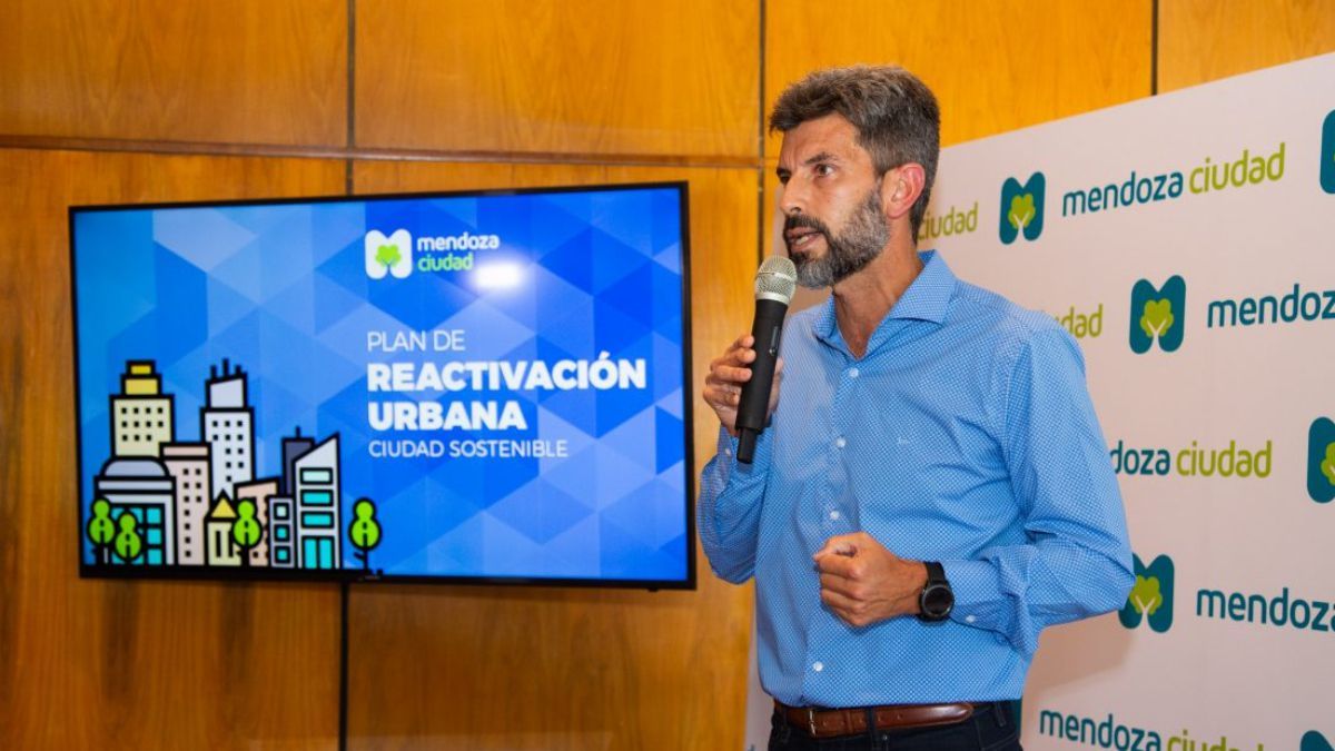 El intendente Ciudad, Ulpiano Suarez, admitió que en medio de la pandemia, debió duplicar la ayuda social.