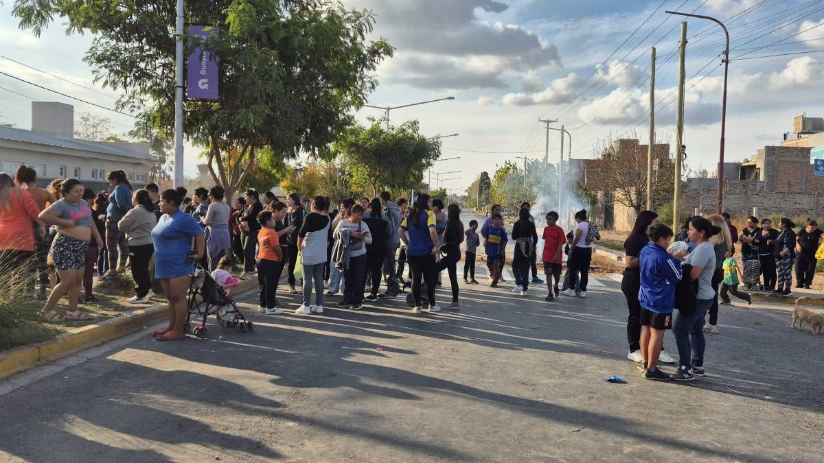 La manifestación comenzó durante la siesta de este miércoles. La manifestación comenzó durante la siesta de este miércoles.