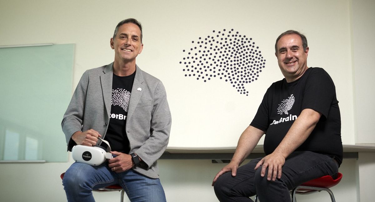 Alberto Aguiló es contador; Rodolfo Giro, ingeniero en computación. Juntos crearon InterBrain. Alberto Aguiló es contador; Rodolfo Giro, ingeniero en computación. Juntos crearon InterBrain.
