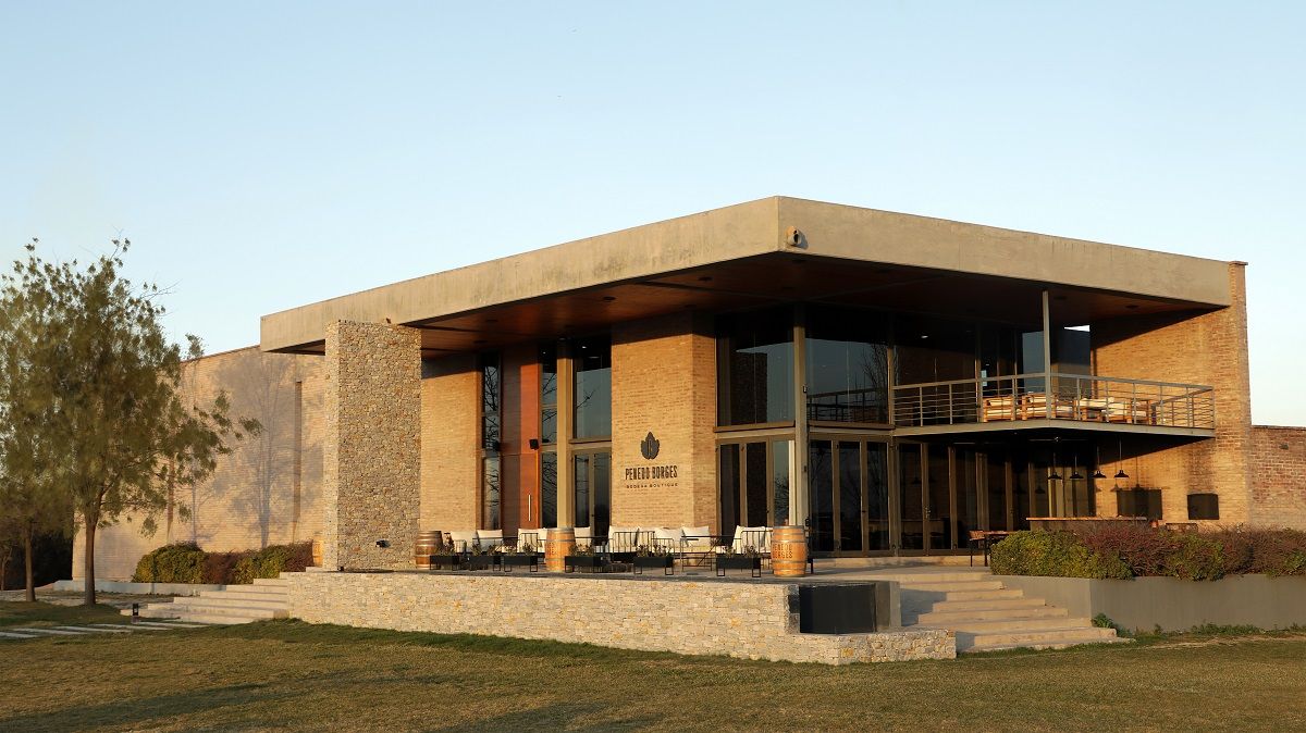 La prestigiosa Penedo Borges Bodega Boutique recibió la distinción de oro en la categoría Pequeñas Bodegas en los Premios Best Of Mendozas Wine Tourism 2024.