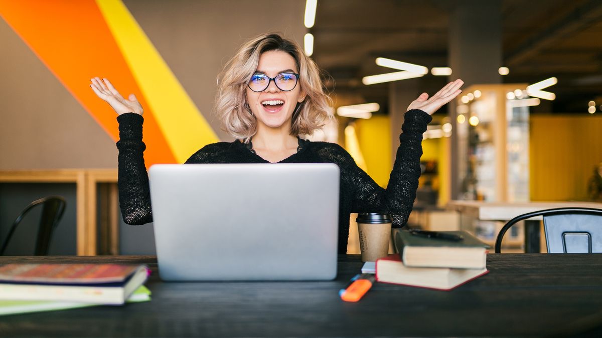Estar alegre en el trabajo todos los días es posible. Estar alegre en el trabajo todos los días es posible.