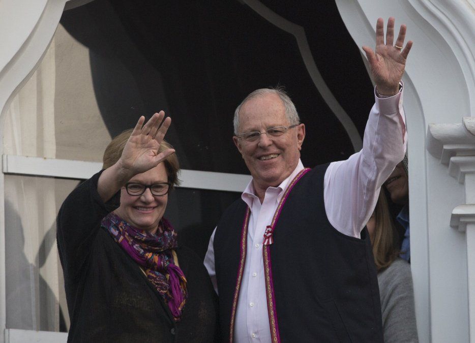 Kuczynski acaricia la presidencia de Perú por una diferencia de sólo 90 mil votos