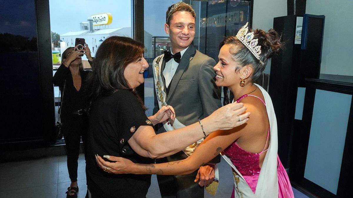 Gabriela Testa junto a la reina y el rey de Vendimia para Todos, Florencia Sevilla y Federico Goyo, respectivamente. Gabriela Testa junto a la reina y el rey de Vendimia para Todos, Florencia Sevilla y Federico Goyo, respectivamente. 