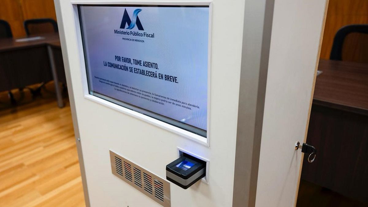 Así funcionan los tótems que instaló Godoy Cruz para realizar denuncias penales