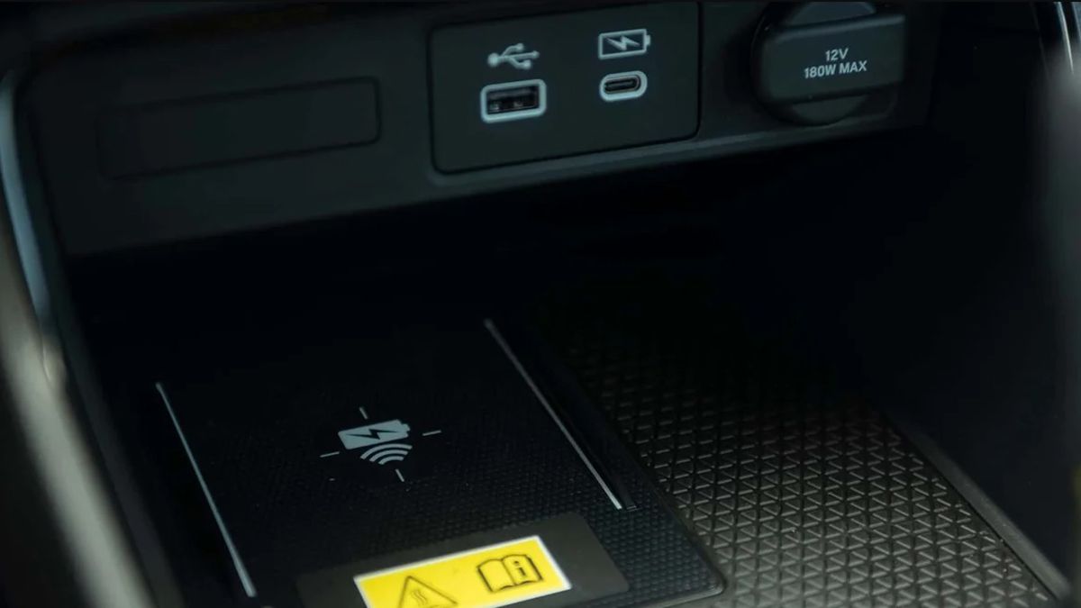 La SUV Honda CR-V LX viene equipada con cargador de celular por proximidad La SUV Honda CR-V LX viene equipada con cargador de celular por proximidad