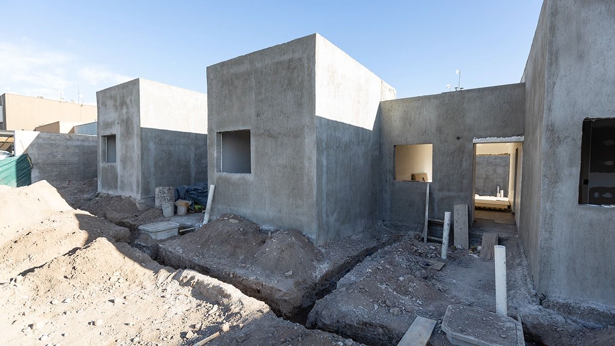 A nivel provincial, las empresas constructoras le pidieron a Mema acortar los plazos de pago, frente a la paralización de la obra pública nacional. A nivel provincial, las empresas constructoras le pidieron a Mema acortar los plazos de pago, frente a la paralización de la obra pública nacional.