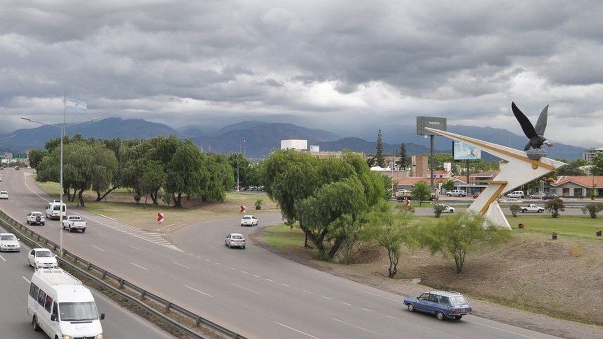 El tiempo en Mendoza se anticipa con tormentas aisladas en la región centro-sur del Gran Mendoza en la madrugada, y con cielos parcialmente nublados el resto del día. La temperatura bajará notablemente.