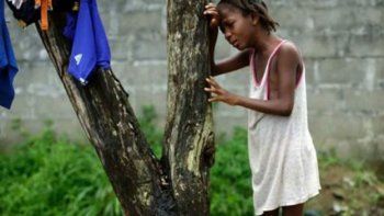 Miles de sobrevivientes del ébola afrontan dolores extremos y posible ceguera