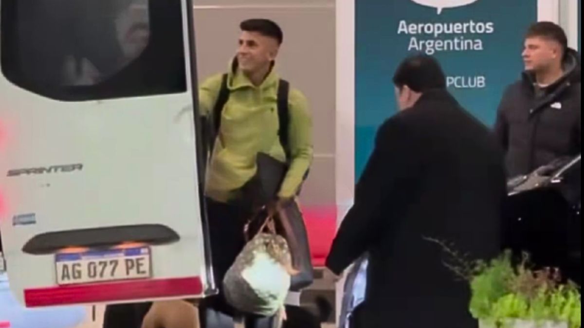 Thiago Almada llegó al país para sumarse a River.