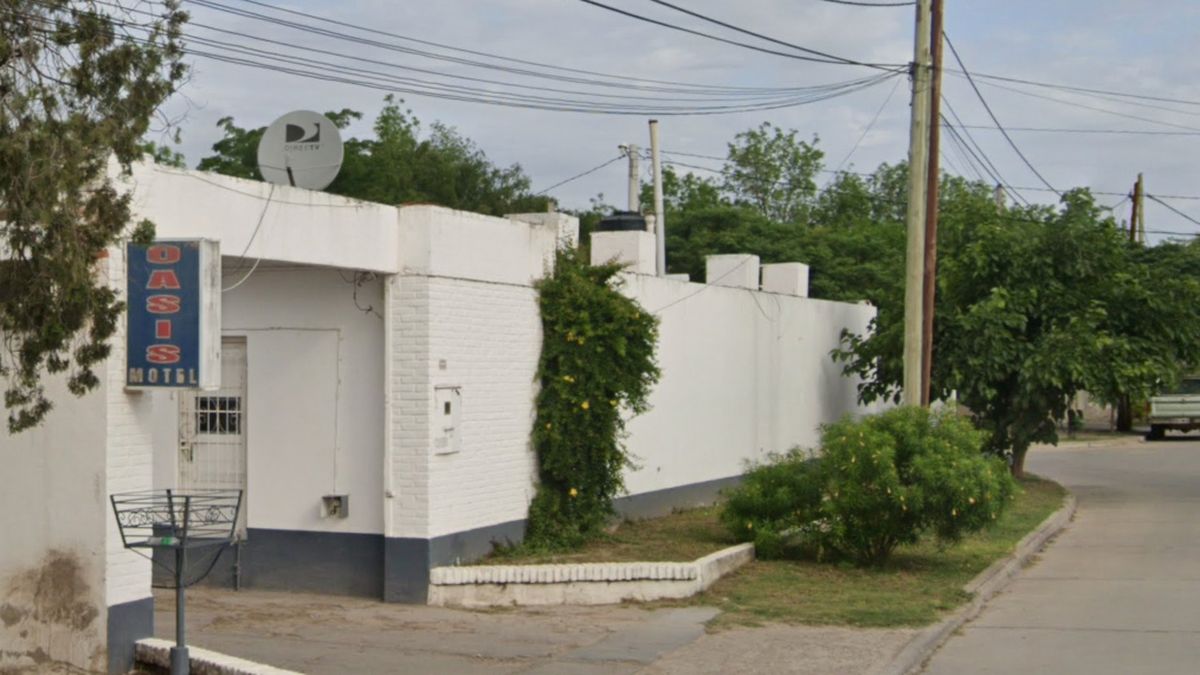 Este es el telo del que debió escapar desnuda la chica trans santiagueña.