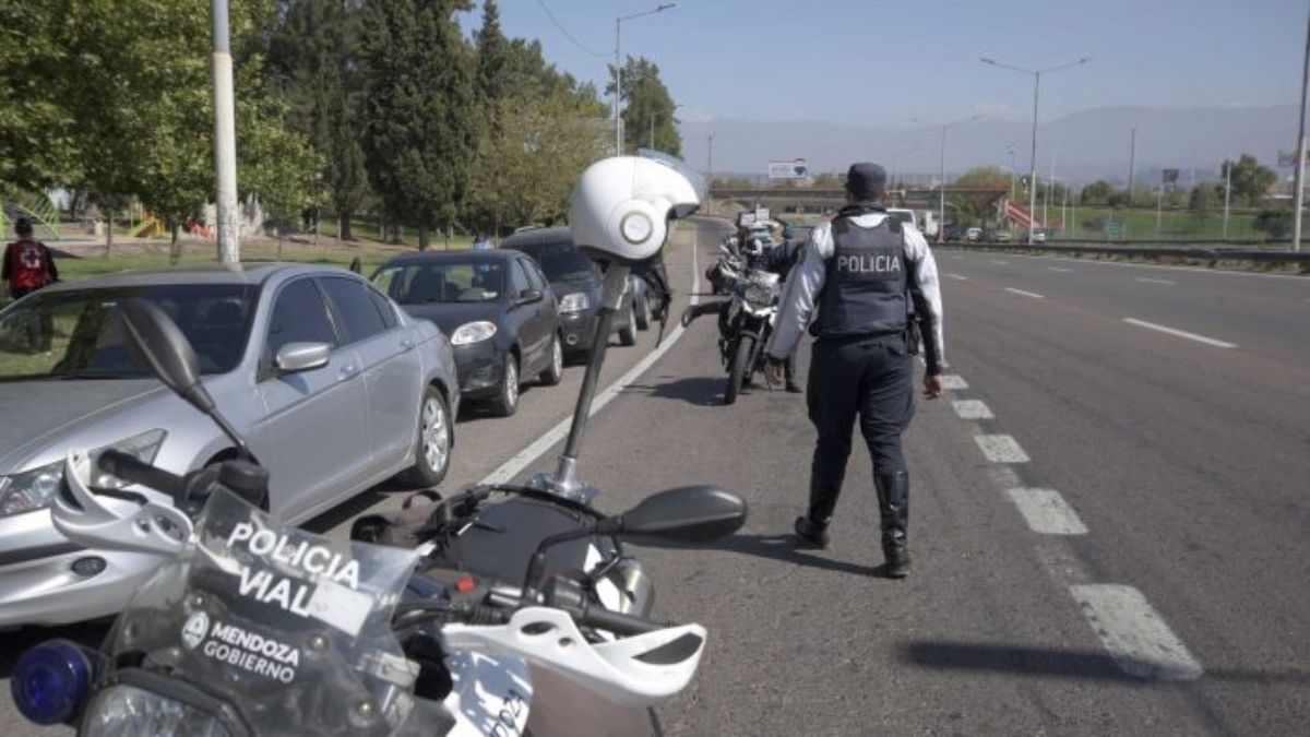 La Policía detuvo al camionero en Acceso Este y Urquiza, de Guaymallén. Imagen ilustrativa.