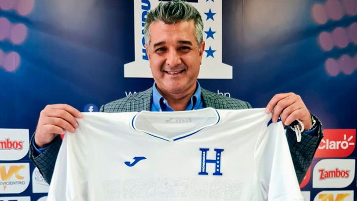 Diego Vázquez dirige a la Selección de Honduras.