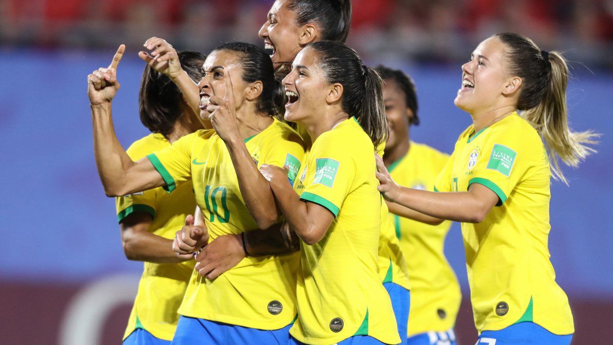 Las mujeres cobrarán los mismo viáticos que los hombres en el seleccionado de Brasil.