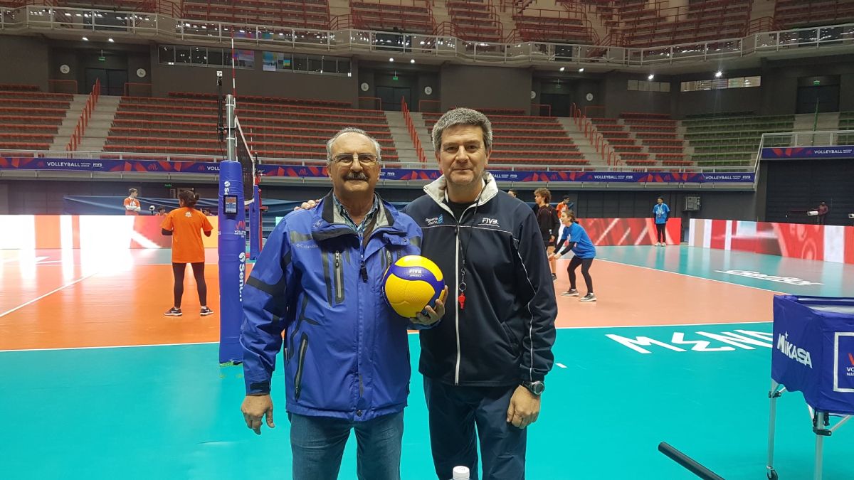 Fabián junto a su mentor, Enrique Castillo, recientemente desaparecido e impulsor de una escuela de arbitraje que le da a Mendoza un sello de calidad.