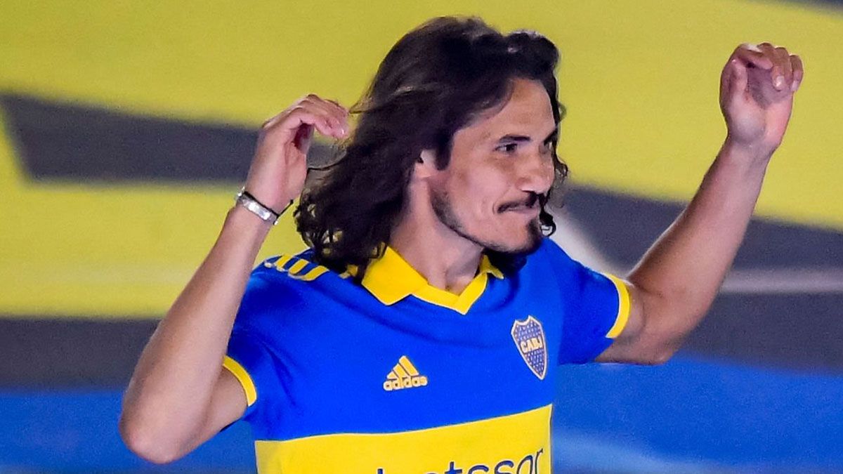 Edinson Cavani fue recibido con bombos y platillos en Boca.