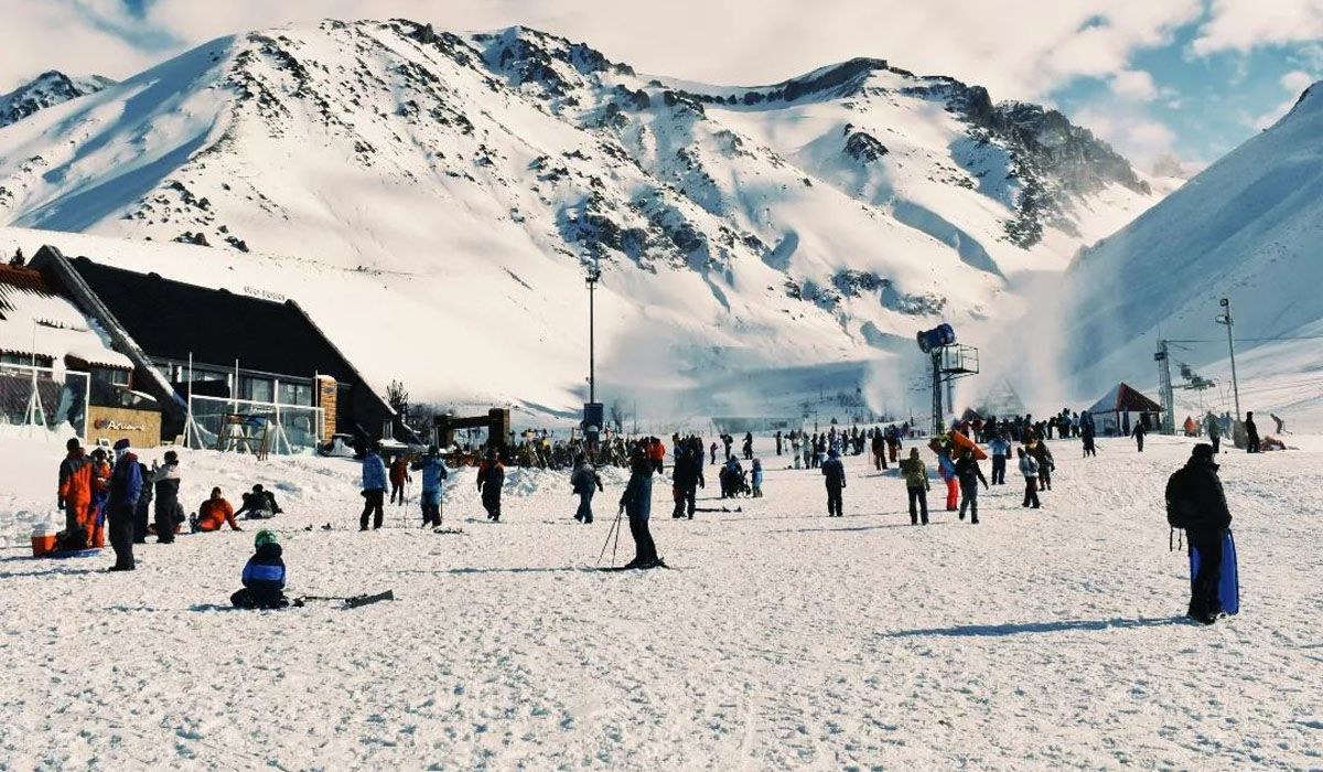 Debido a las condiciones de la nieve y las pistas, sólo el sector 1 de Las Leñas se encuentra habilitado. Debido a las condiciones de la nieve y las pistas, sólo el sector 1 de Las Leñas se encuentra habilitado.