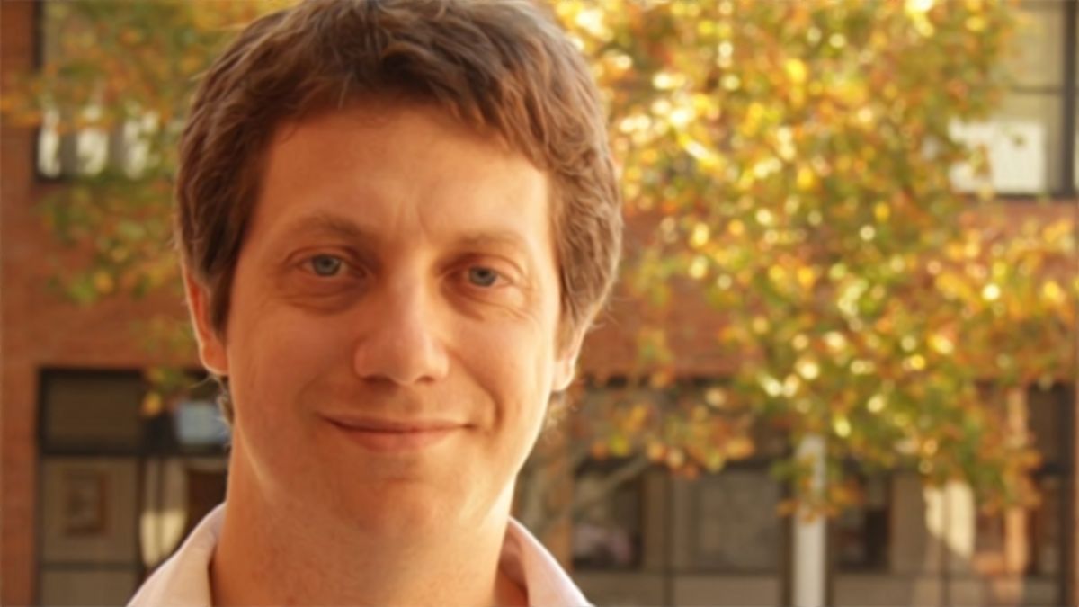 Sebastián Elías, especialista en Derecho Constitucional, está en carrera para ser camarista federal mientras trabaja en la Corte nacional.