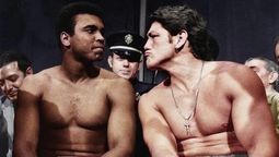 El famoso cara a cara de Ringo Bonavena con Alí en el pesaje de la pelea que encarnaron en el Madison Square Garden de Neuva York.
