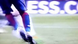 El caño de Messi y la reacción de Guardiola