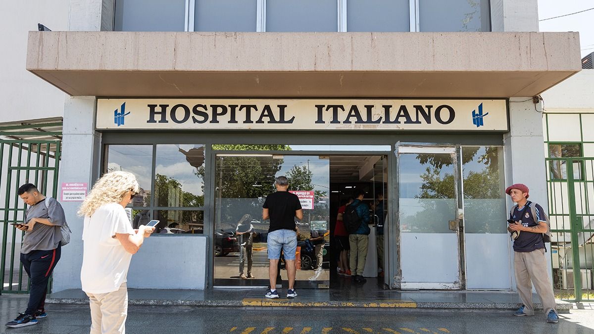 Marcelo fue operado en el Hospital Italiano y permanece internado en terapia intensiva mientras su familia lo espera afuera para regresar a San Carlos. Imagen ilustrativa. Marcelo fue operado en el Hospital Italiano y permanece internado en terapia intensiva mientras su familia lo espera afuera para regresar a San Carlos. Imagen ilustrativa.