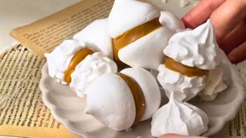 Merenguitos con dulce de leche: la receta golosa para el postre con 4 ingredientes y en pocos pasos