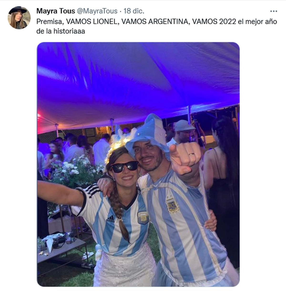 Mayra Tous festejando el Mundial Qatar 2022 con su esposo, Diego Viotto.