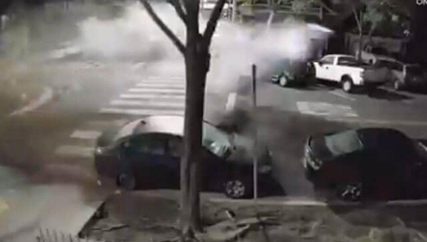 Video: Un auto chocó contra una rotonda y salió volando como en las películas
