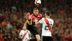 Cuándo se juega la vuelta de River-Paranaense y cómo se define la Recopa Sudamericana