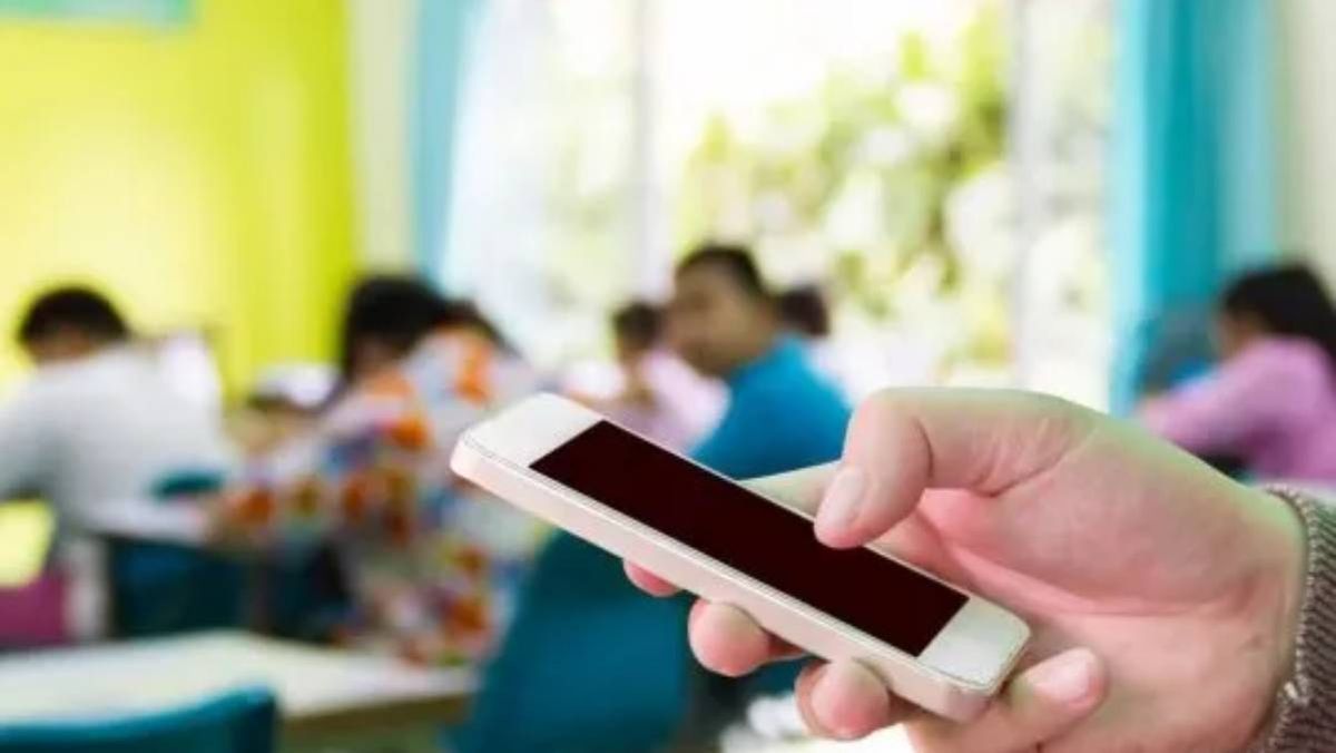 ¡Prohibamos los celulares!