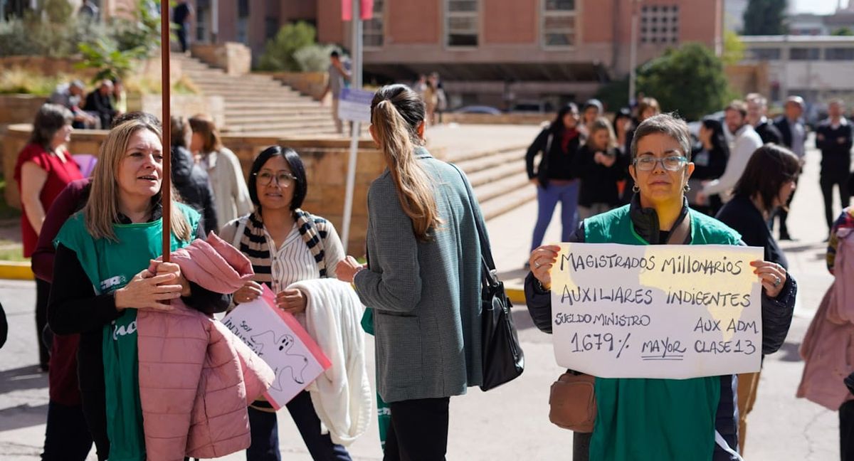 Los empleados judiciales no acordaron con el Gobierno en el marco paritario por lo que el Ministerio de Trabajo decidió otorgarles un aumento por decreto.
