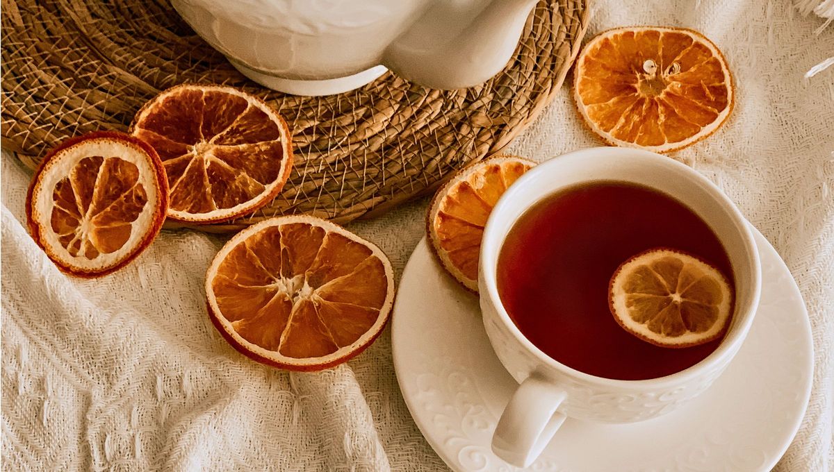 Reciclar una naranja a punto de ponerse fea y dejarla secar es ideal para agregar a la yerba del mate. Reciclar una naranja a punto de ponerse fea y dejarla secar es ideal para agregar a la yerba del mate.