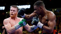 Canelo Álvarez ganó en Las Vegas y sigue siendo el rey