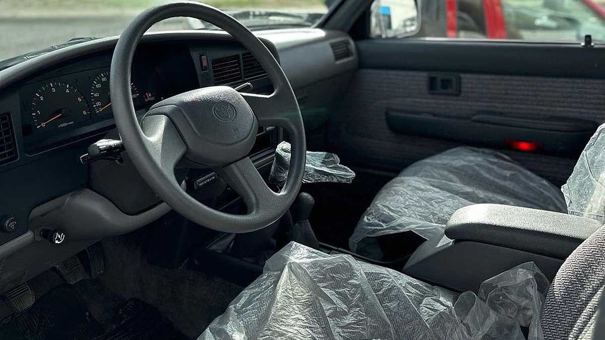 Con los nylons de fábrica. Impresionante el estado de las pick ups Toyota Hilux. Con los nylons de fábrica. Impresionante el estado de las pick ups Toyota Hilux.