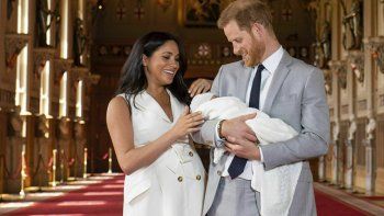 Harry y Meghan presentaron al bebé real y aún no tiene nombre