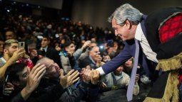 Alberto Fernández se despidió de Mendoza con más críticas a Macri