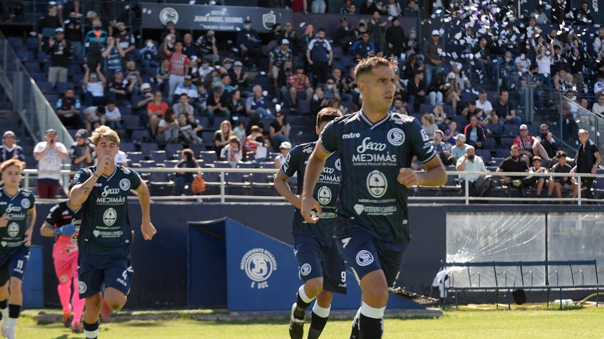 Independiente Rivadavia jug&oacute; ante un gran marco en el Gargantini