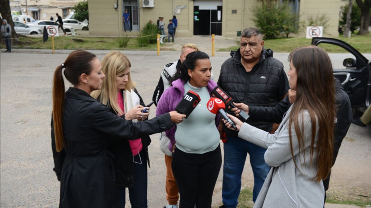 La mamá del chico atacado por otros alumnos dijo que a su hijo le hicieron pagar el derecho de piso La mamá del chico atacado por otros alumnos dijo que a su hijo le hicieron pagar el derecho de piso
