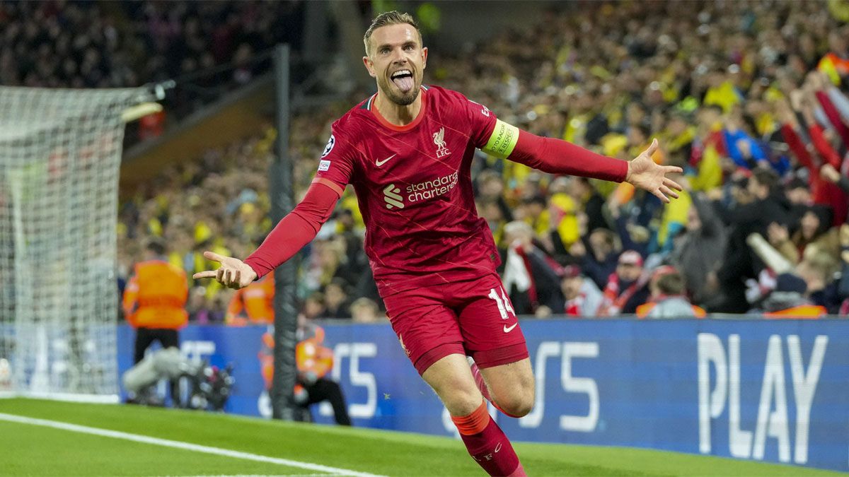 Henderson festeja uno de los goles de Liverpool.