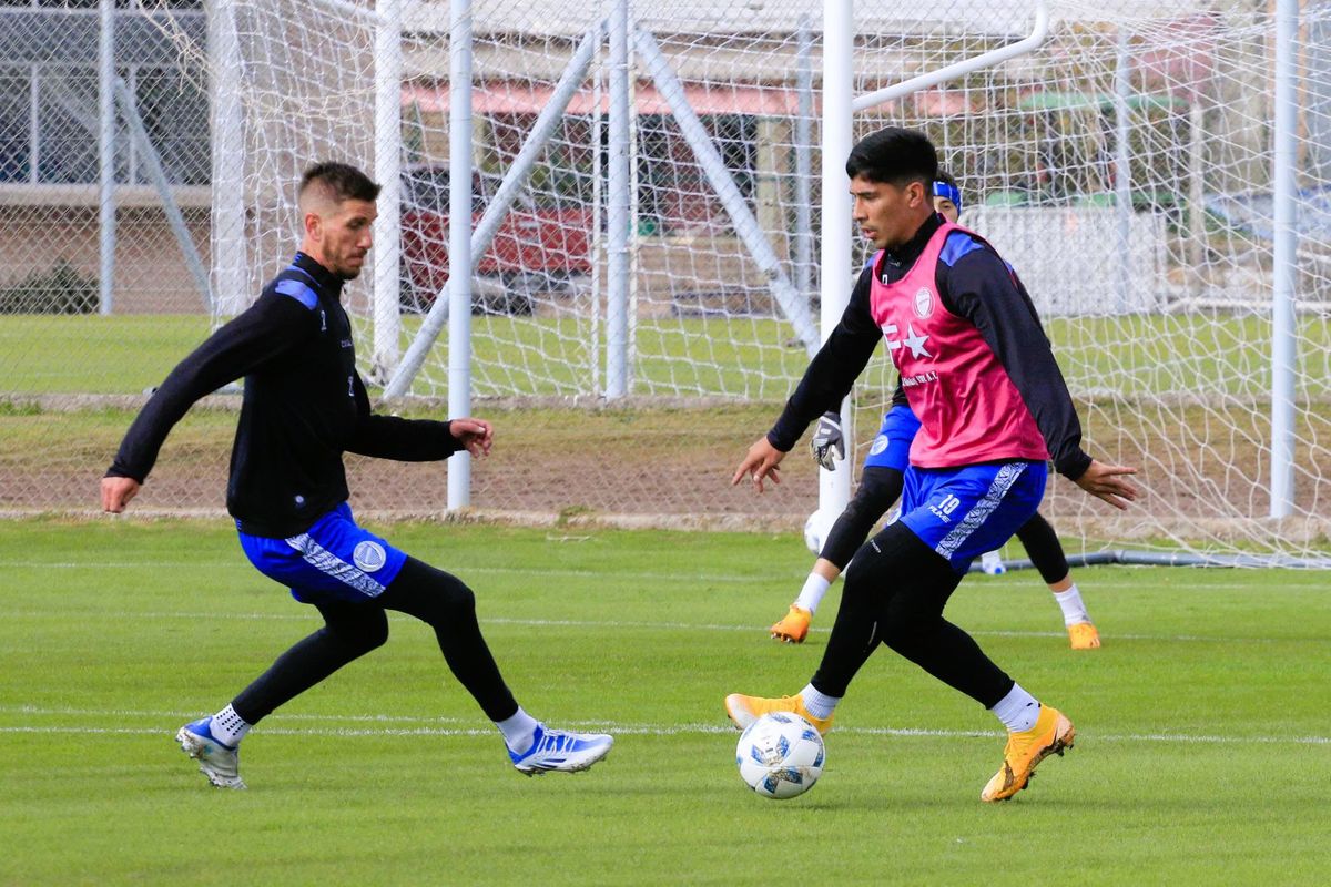 Godoy Cruz ajusta los últimos detalles de cara al debut ante Barracas Central, por la Liga Profesional.