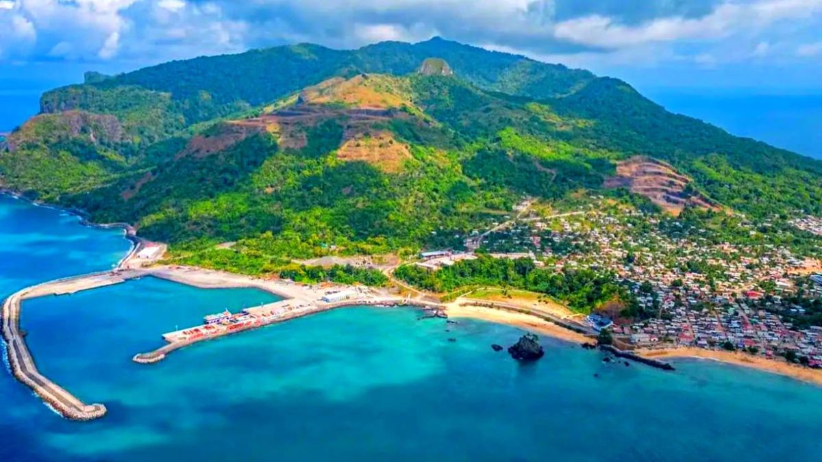 Isla. Annobón es una lejana isla que pertenece a Guinea Ecuatorial y este año solicitó formar parte de Argentina. Isla. Annobón es una lejana isla que pertenece a Guinea Ecuatorial y este año solicitó formar parte de Argentina. 